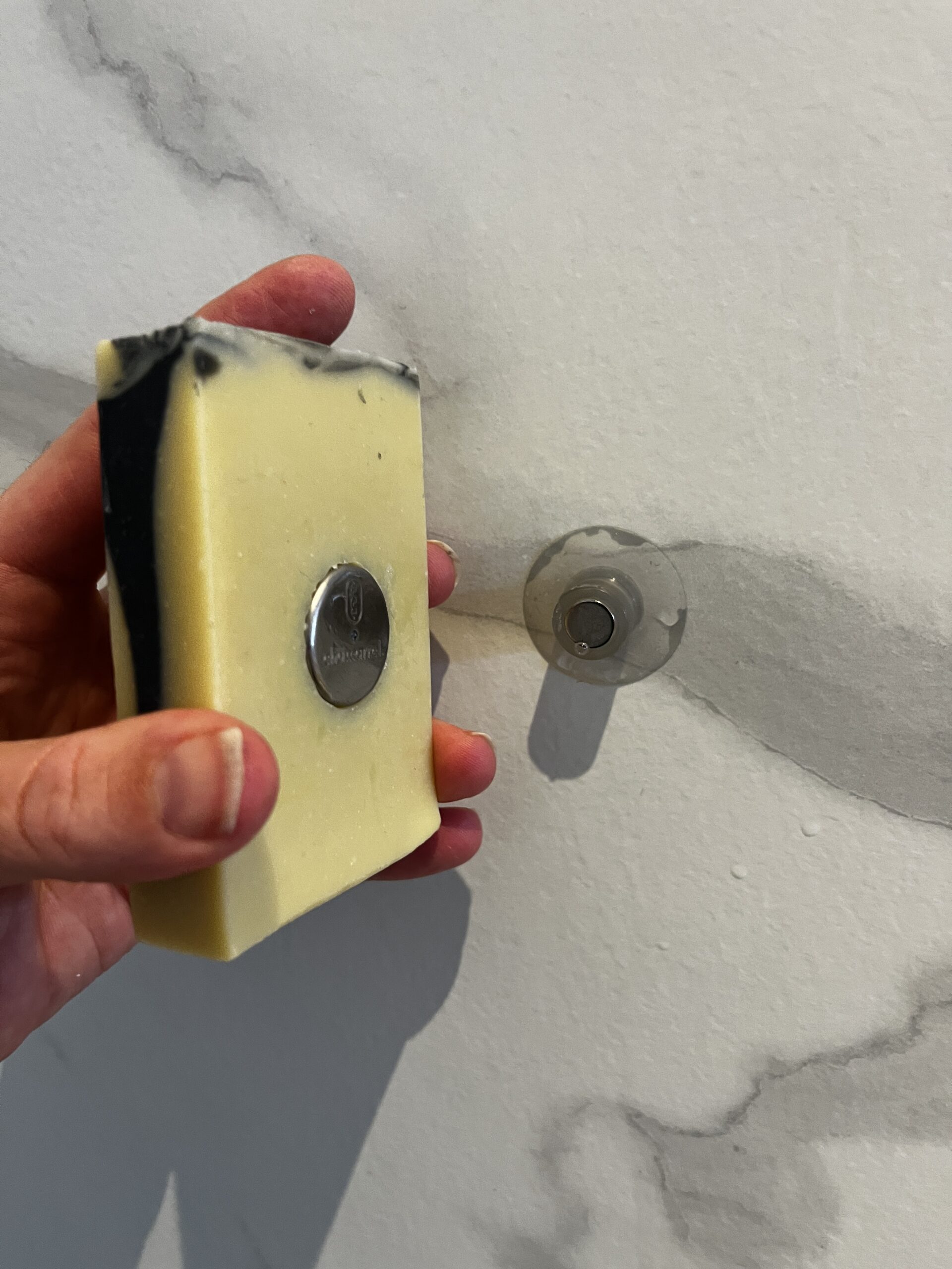 savon barbe et son porte savon aimanté pour papa