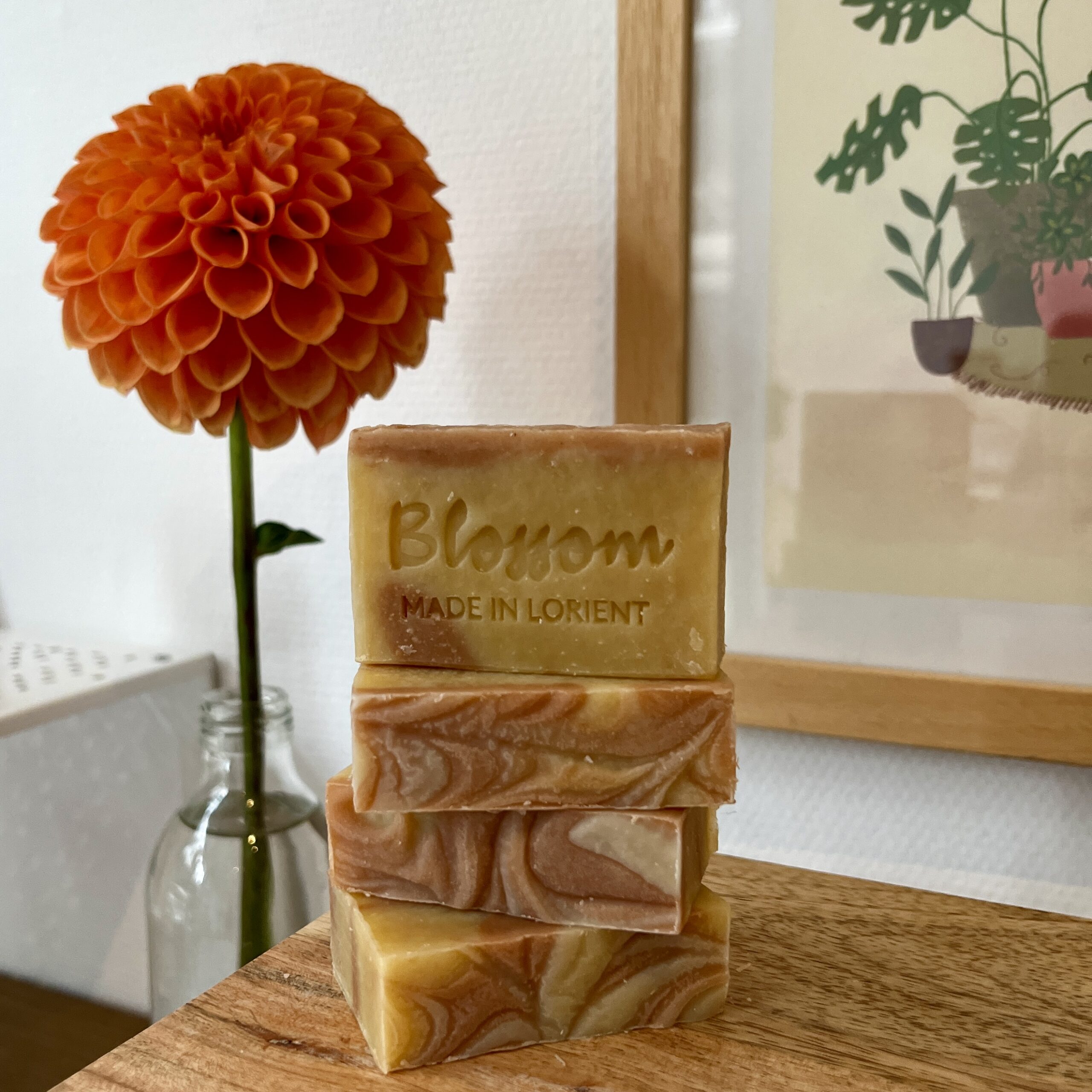 savon au lait de chèvre et argile rose pour acné et peaux sensibles