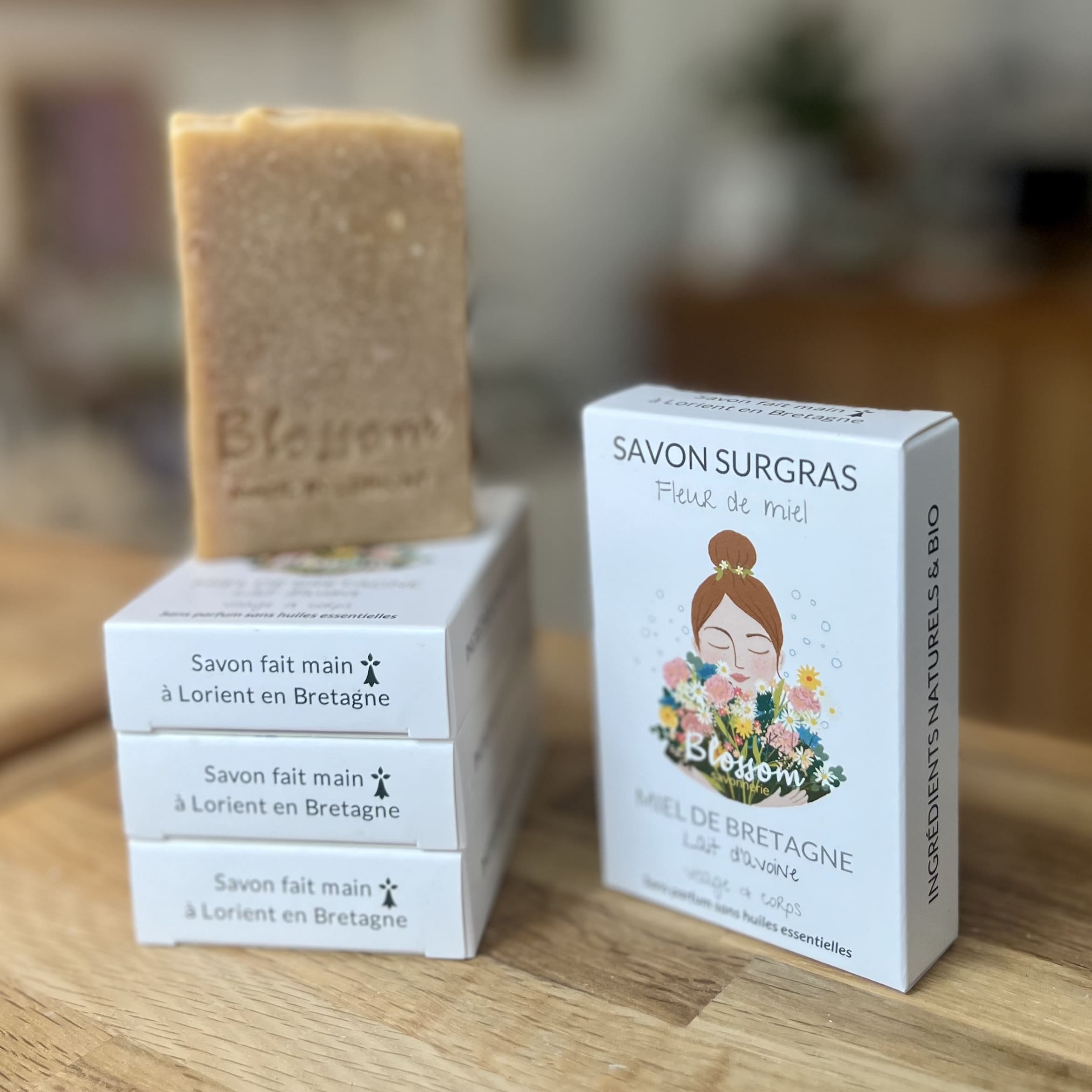 savon bio artisanal au miel et au lait d'avoine pour les peaux réactives et rougeurs