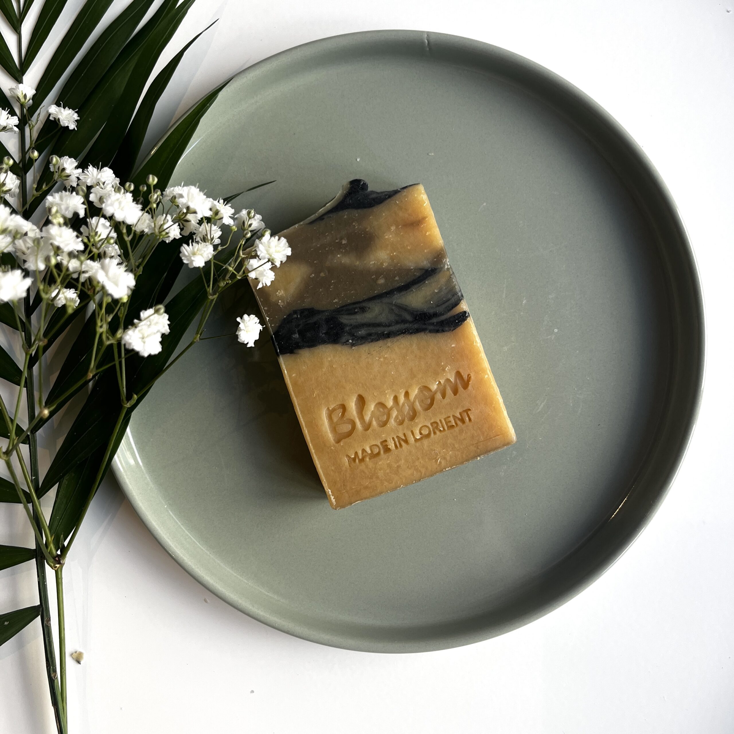 savon au lait de chèvre anti-acné au géranium rosat