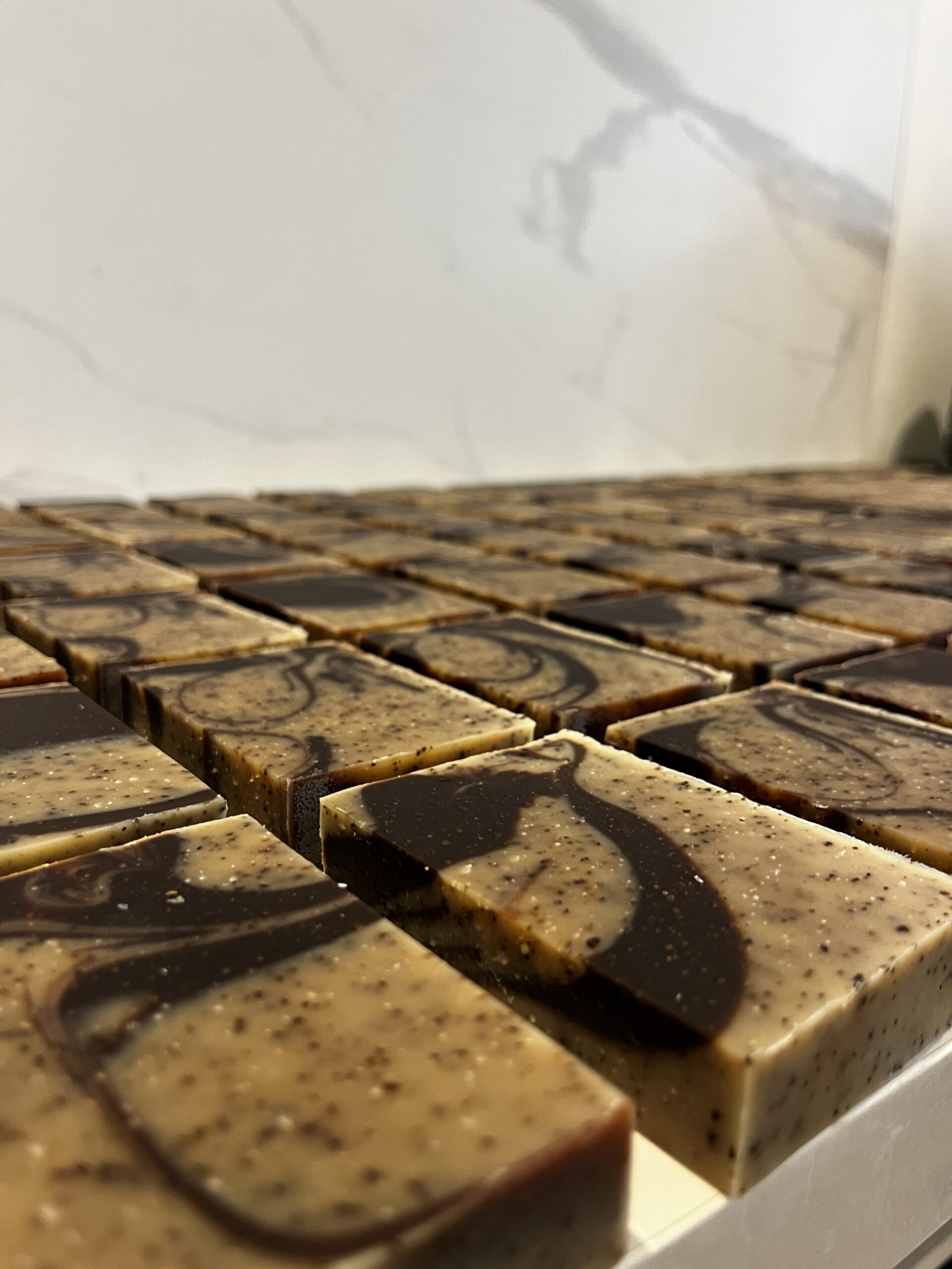 savon gommage au café avec une odeur de menthe et de chocolat