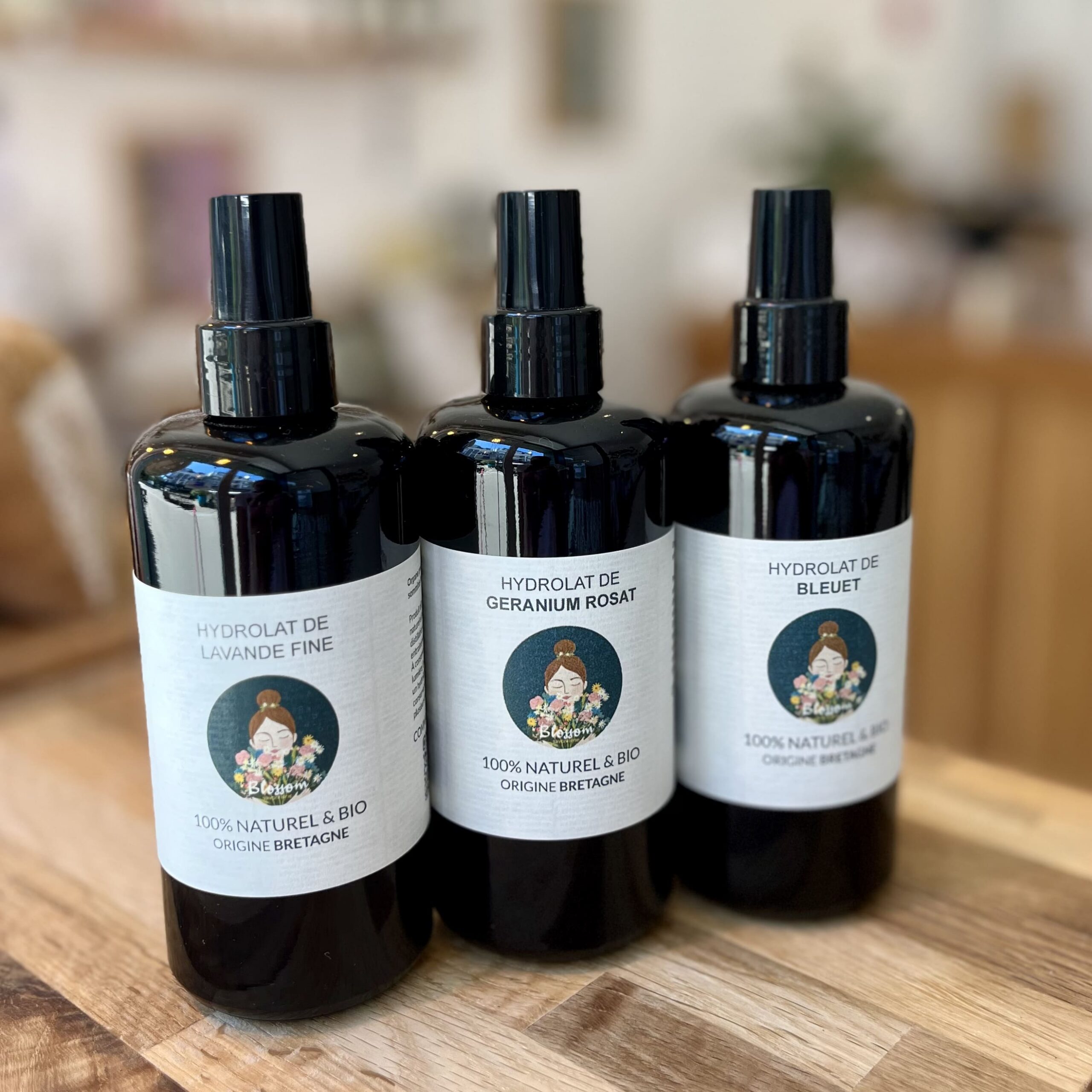 hydrolat bio ou eau florale bio distillée en Bretagne dans le Morbihan