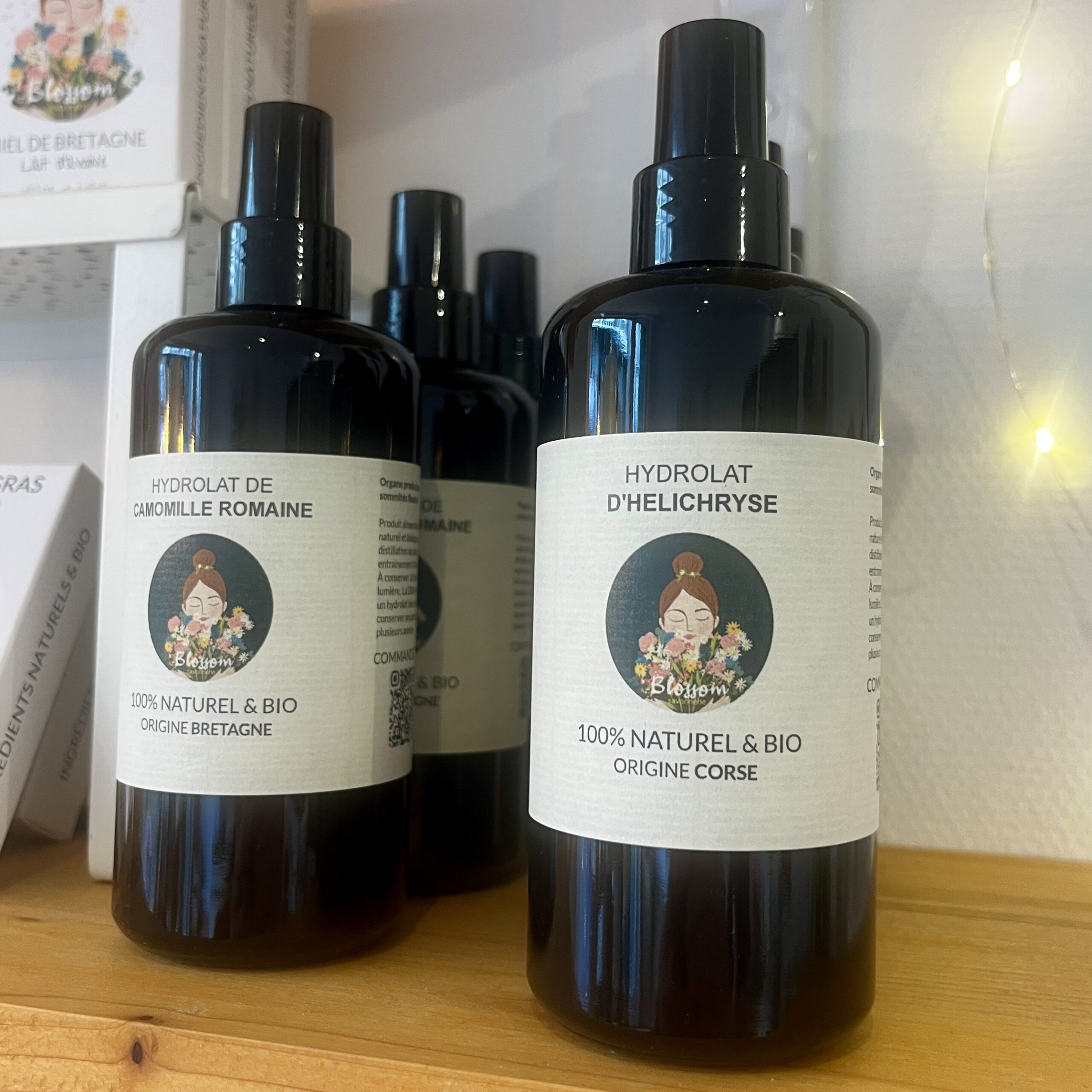 hydrolats bio, eaux florales naturelles pour le visage, le corps et les cheveux