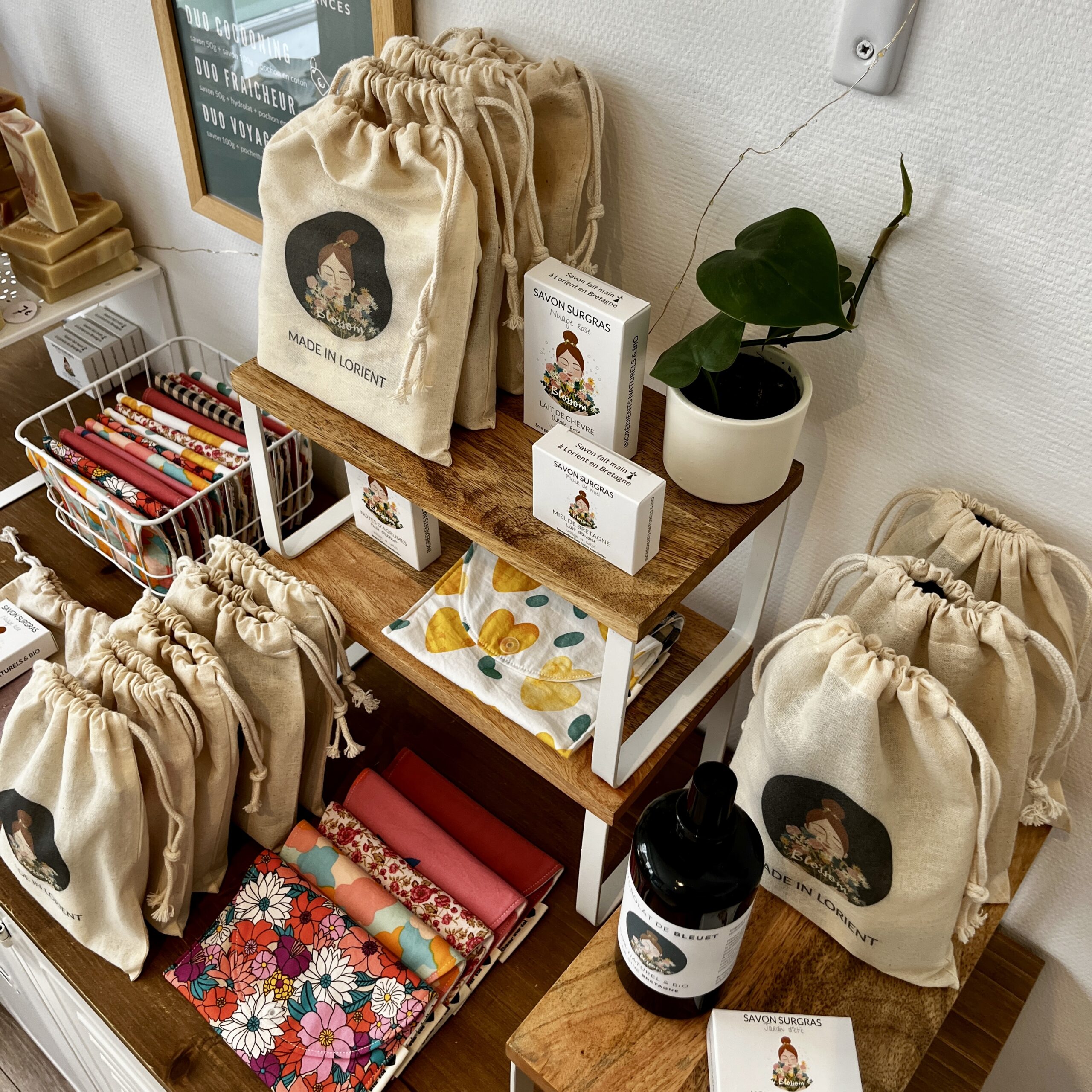 Boutique Blossom Savonnerie à Lorient, fabrication artisanale de savons naturels en Bretagne