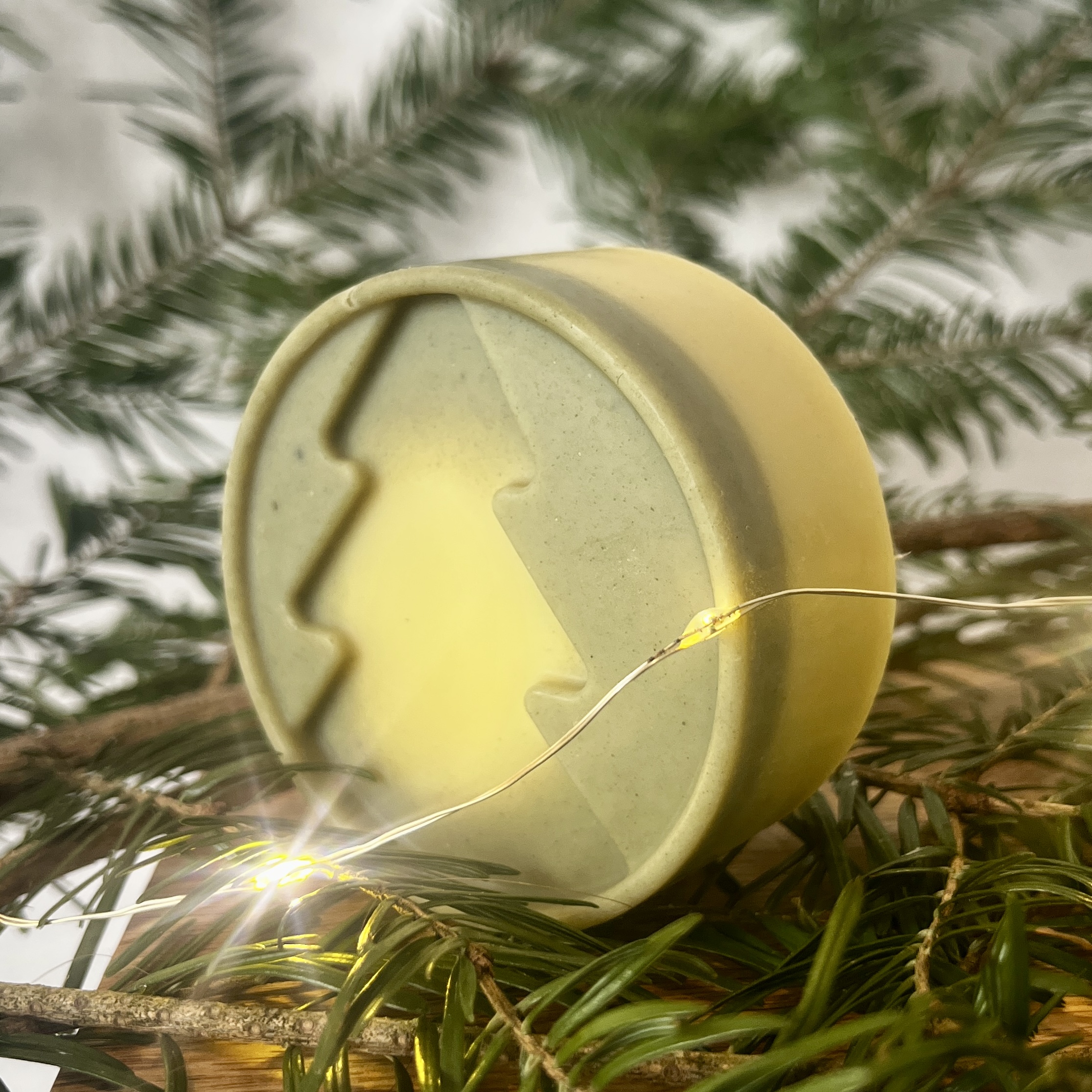 Savon de Noël à l'huile essentielle de sapin baumier