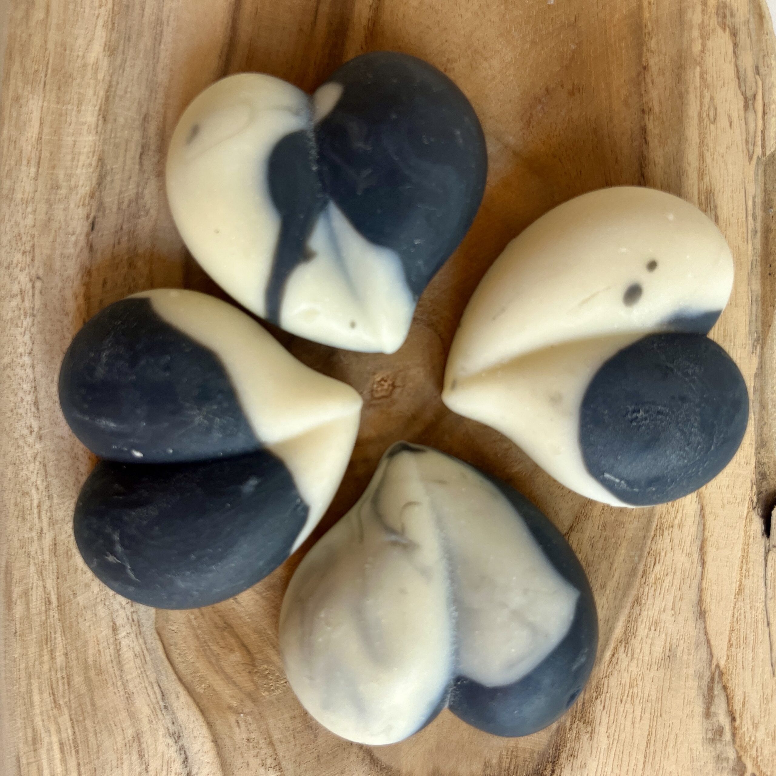 savons artisanaux en forme de coeur pour événements