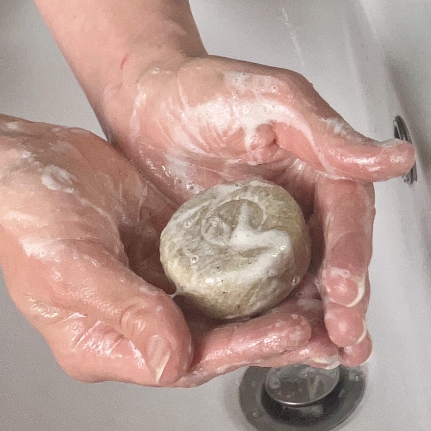 shampoing solide bio naturel et moussant fabriqué en Bretagne